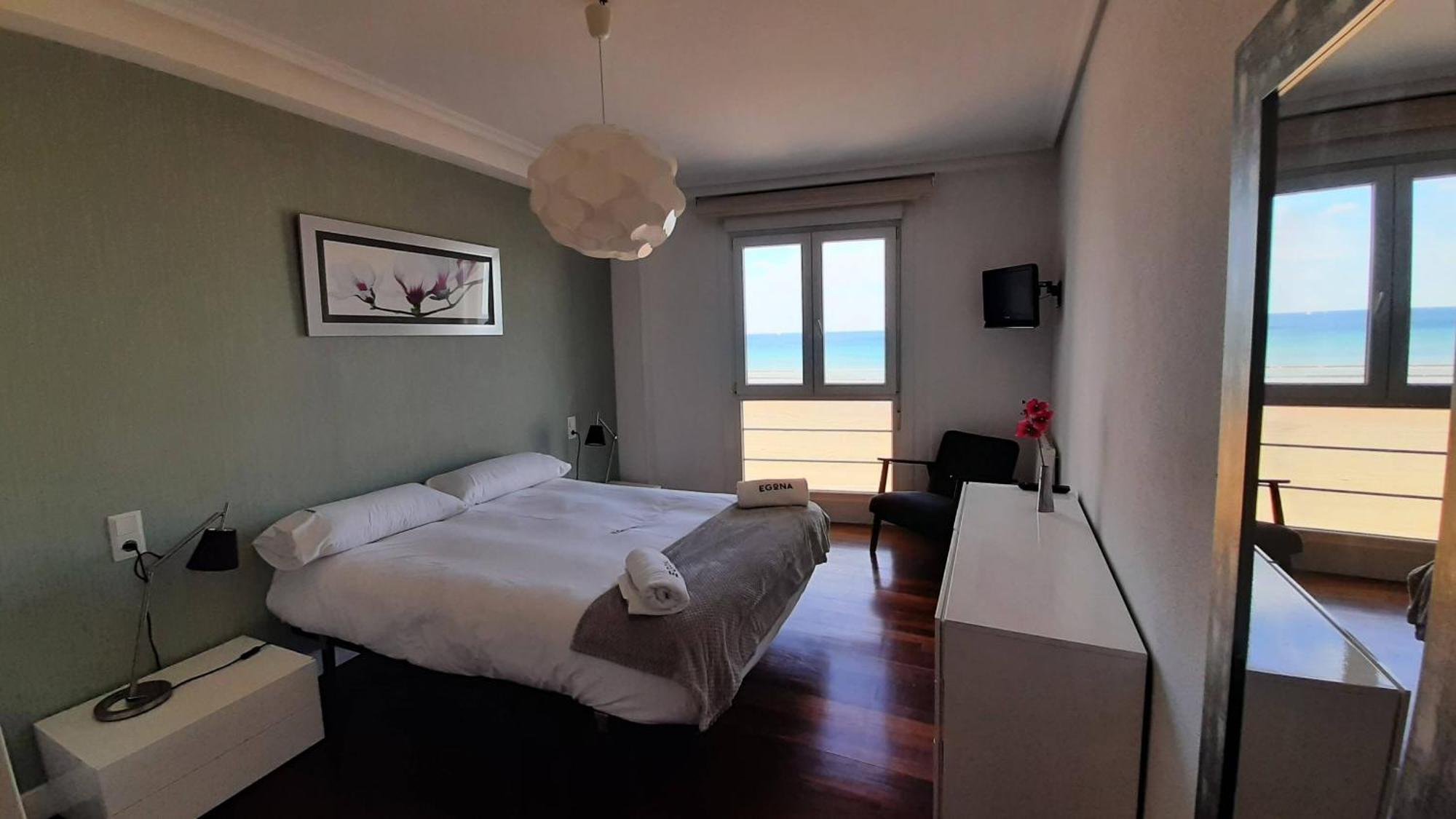 Egona - Baneru 3 Vivienda En 1 Linea De Playa Centro Ciudad Zarautz Exterior foto